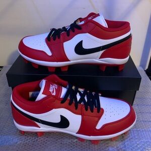 Jordan Men's Red White and Black Low-Top Athletic Cleats